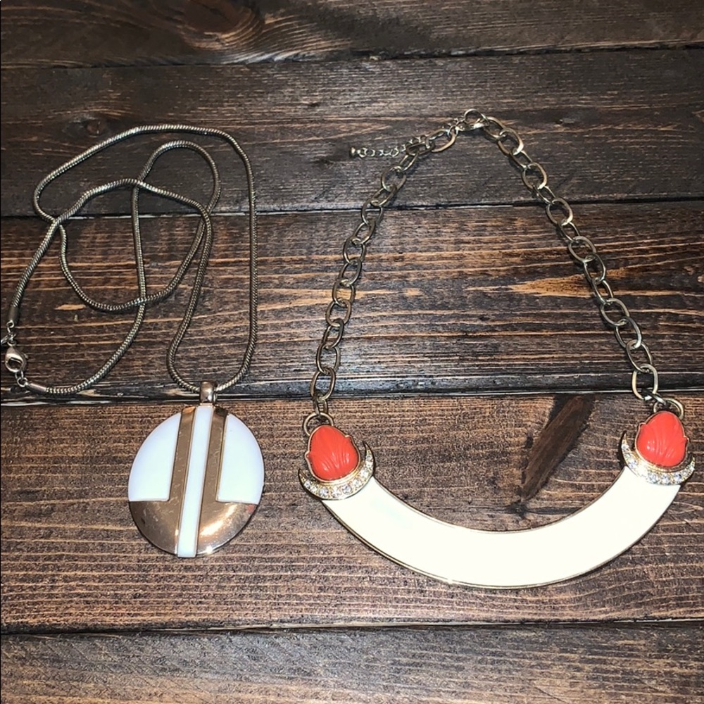Set of 2 Gold and White Necklaces